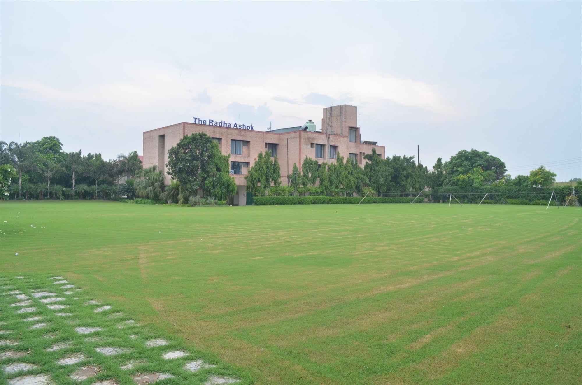 Shri Radha Brij Vasundhara Resort & Spa Govardhan Exterior foto